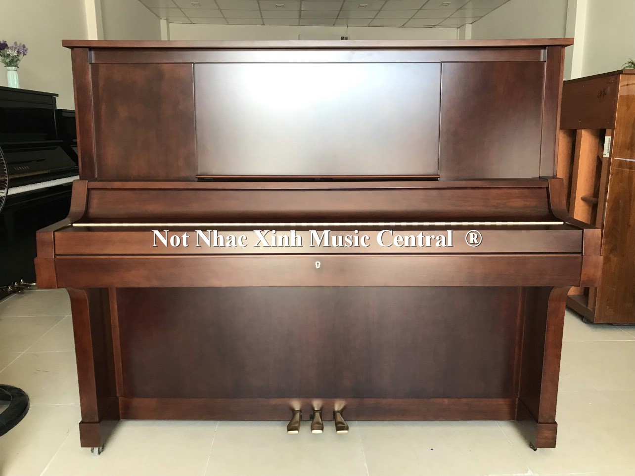 Đàn piano cơ Yamaha W101B