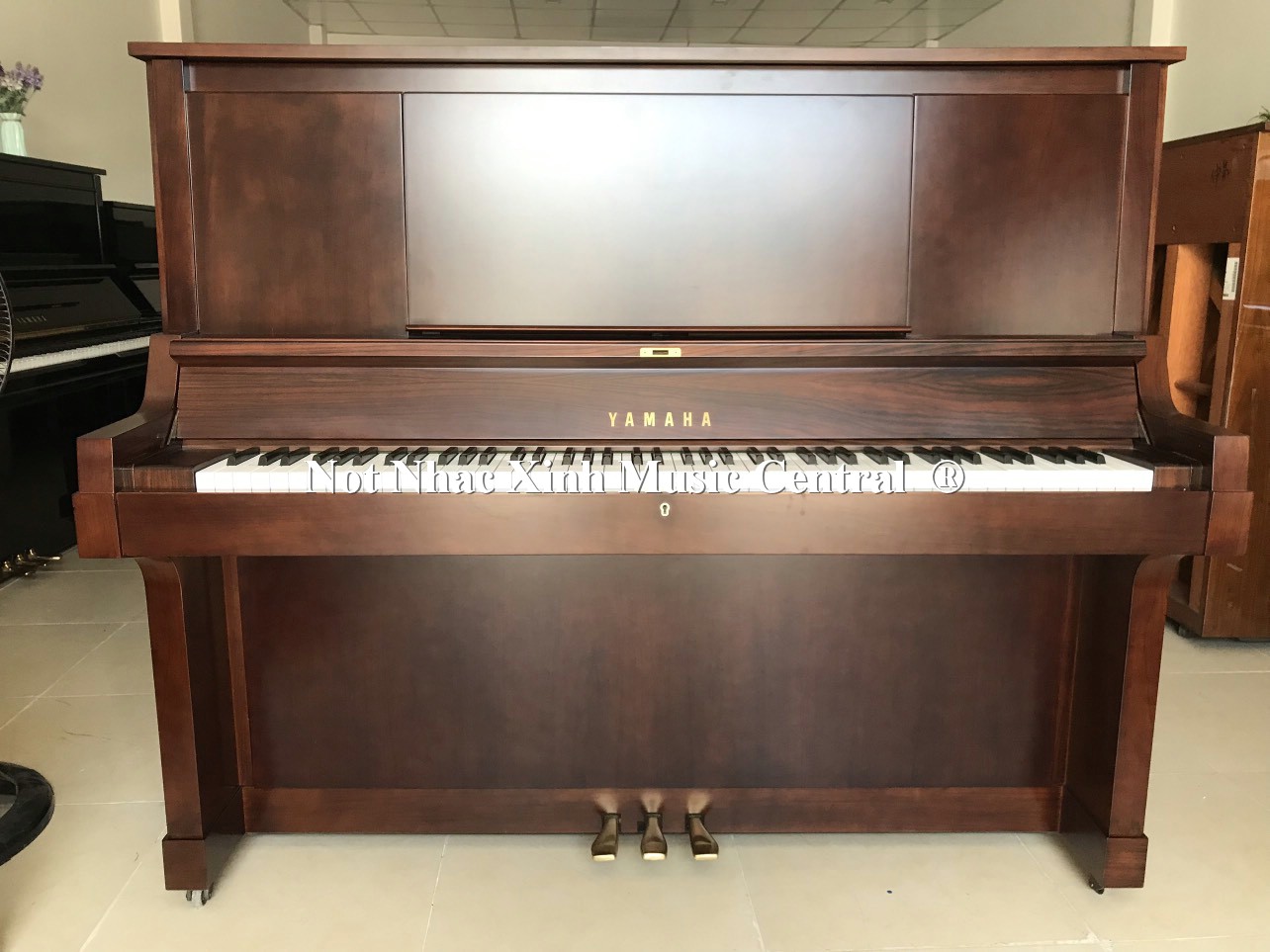 Đàn piano cơ Yamaha W101B