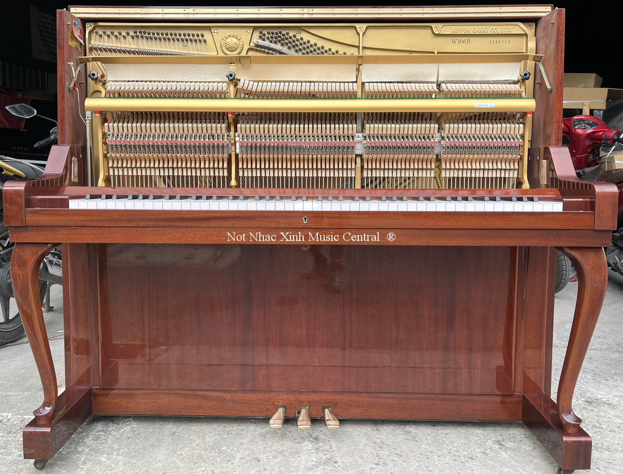 Đàn piano cơ Yamaha W106B