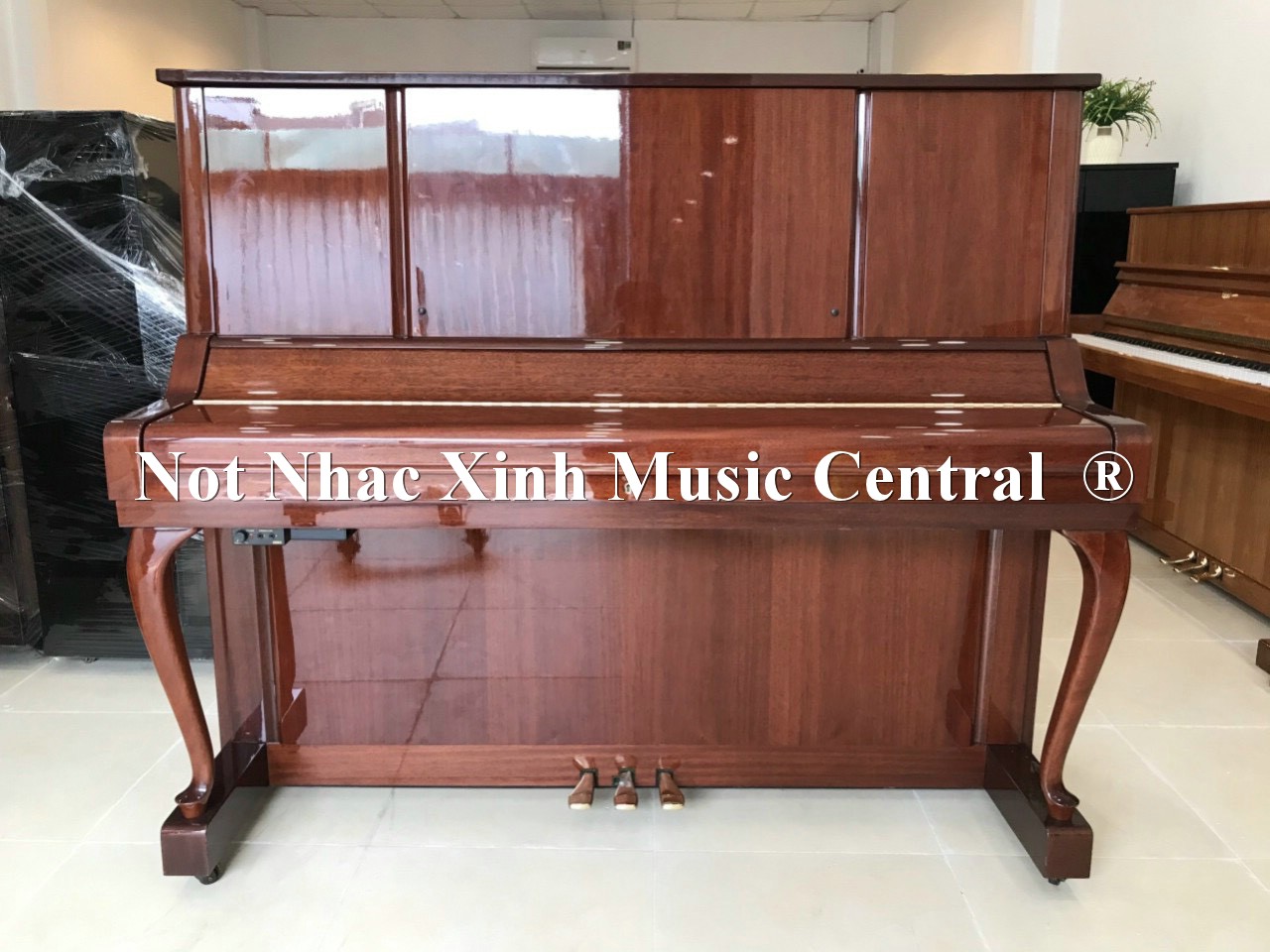 Đàn piano cơ Yamaha W106B
