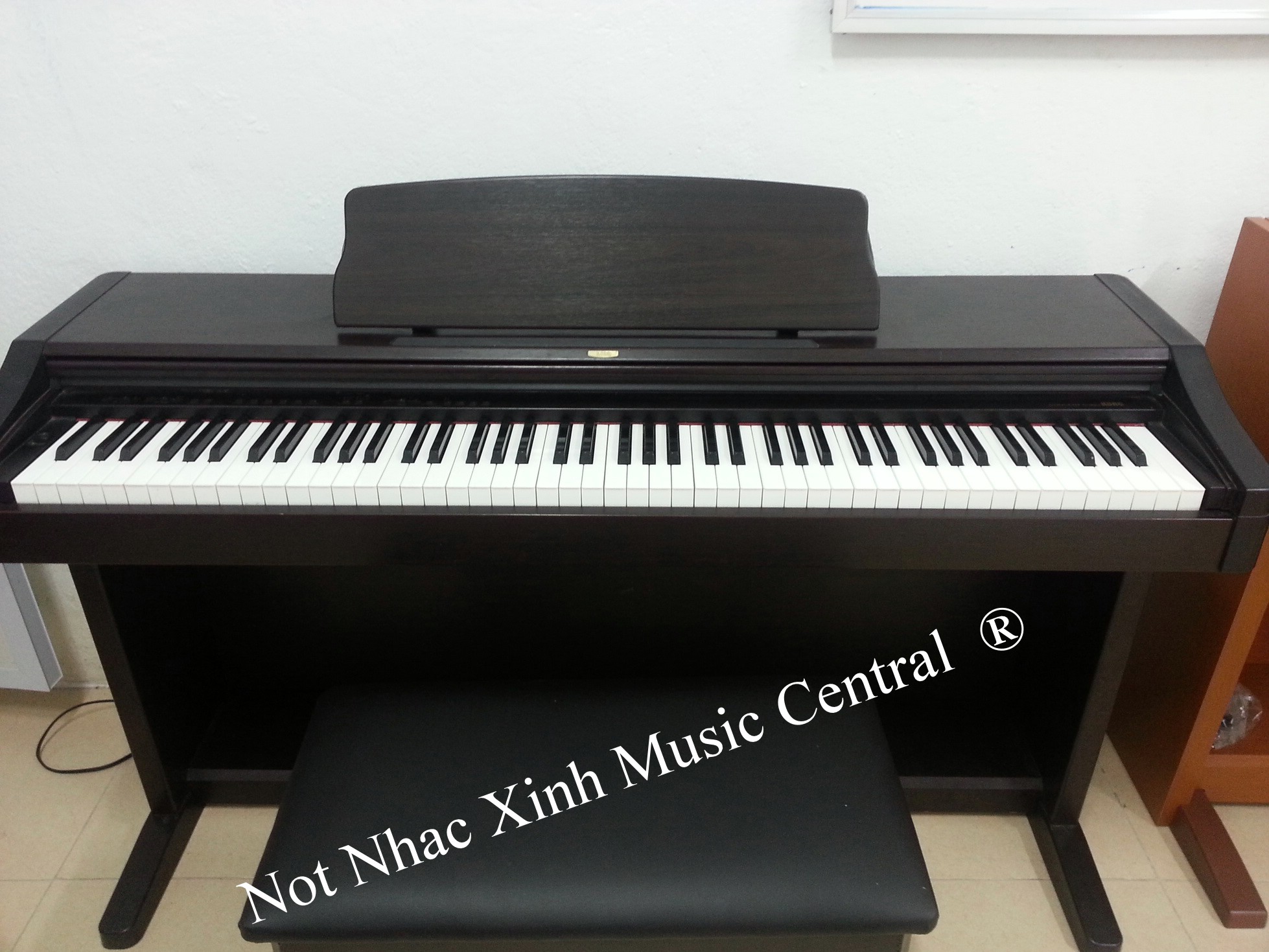 Đàn piano điện Korg C303