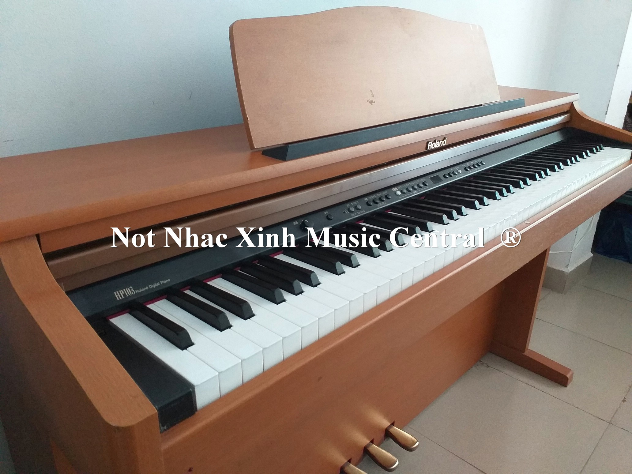 Đàn piano điện tử Roland HP-103