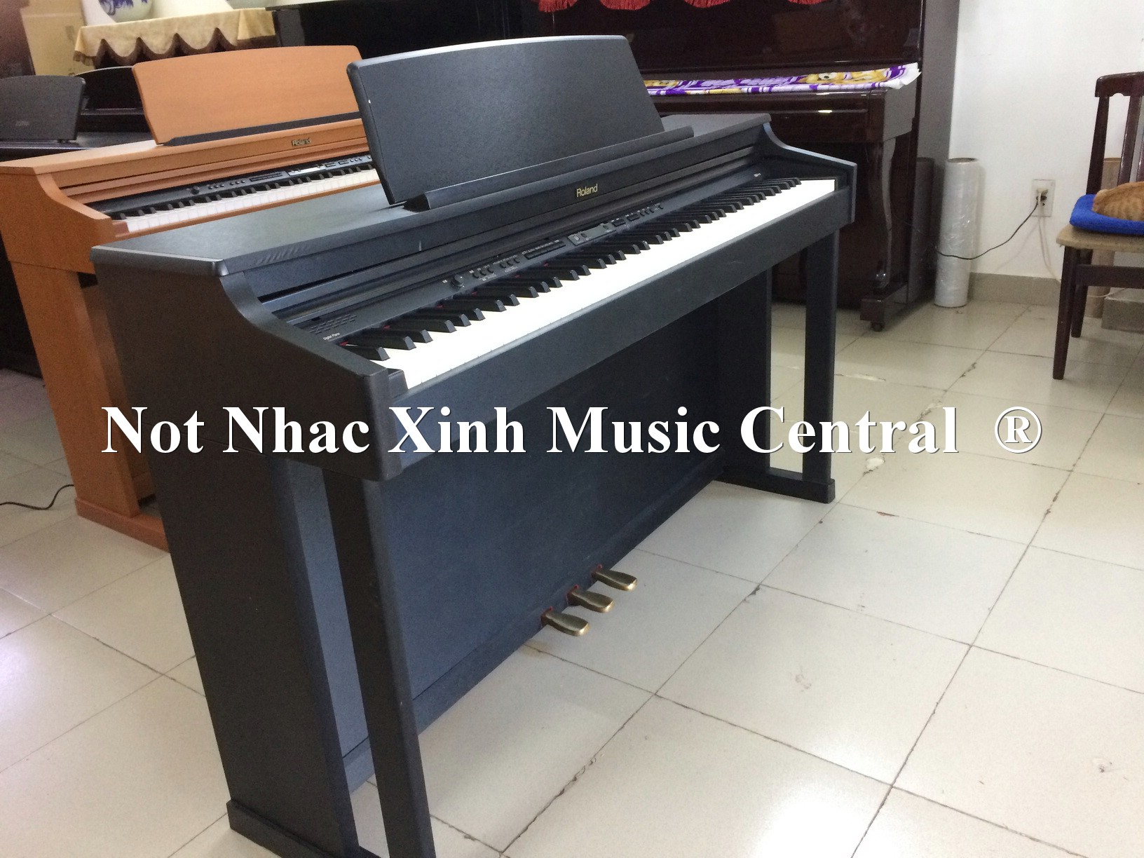 Đàn piano điện tử Roland HP-205 BK