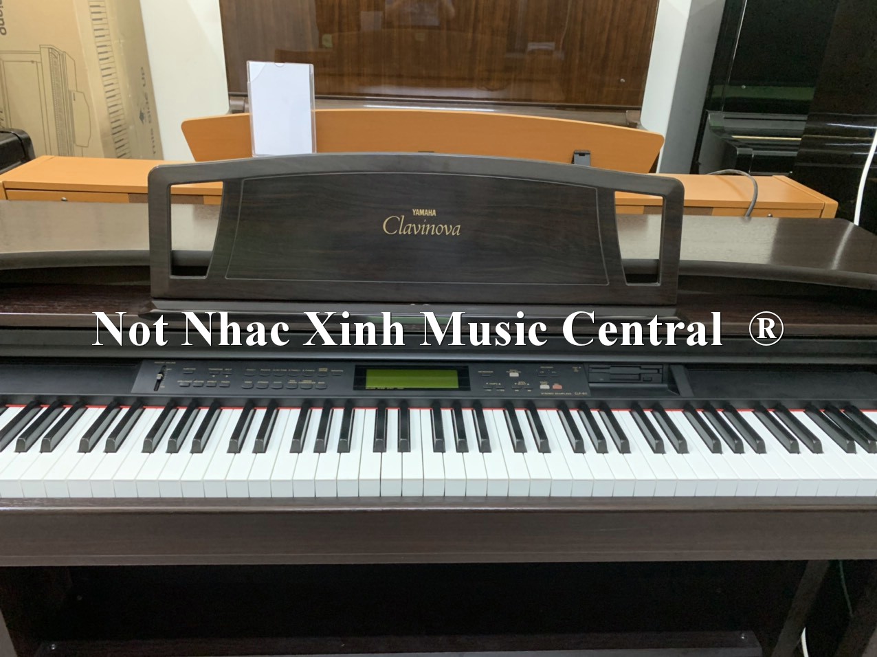 an piano i n Yamaha CLP 911