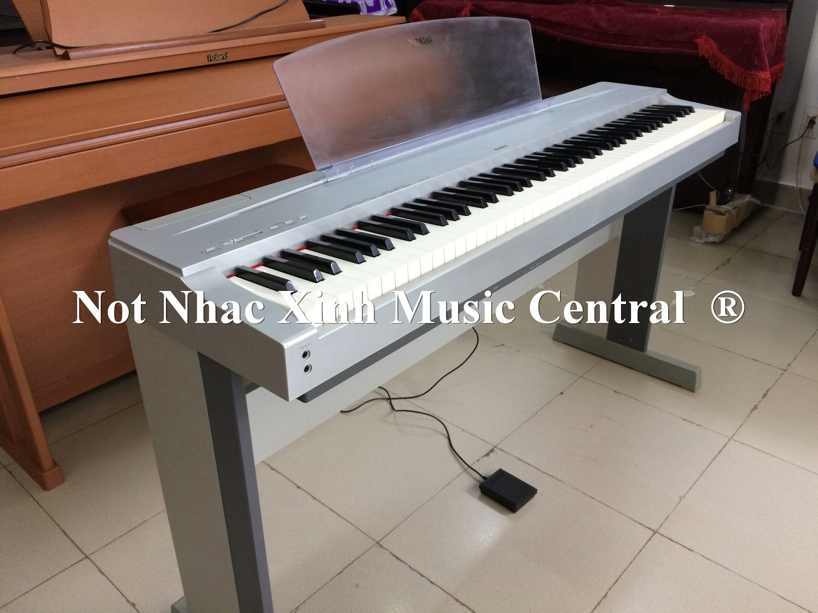 Đàn piano điện tử Yamaha P70S