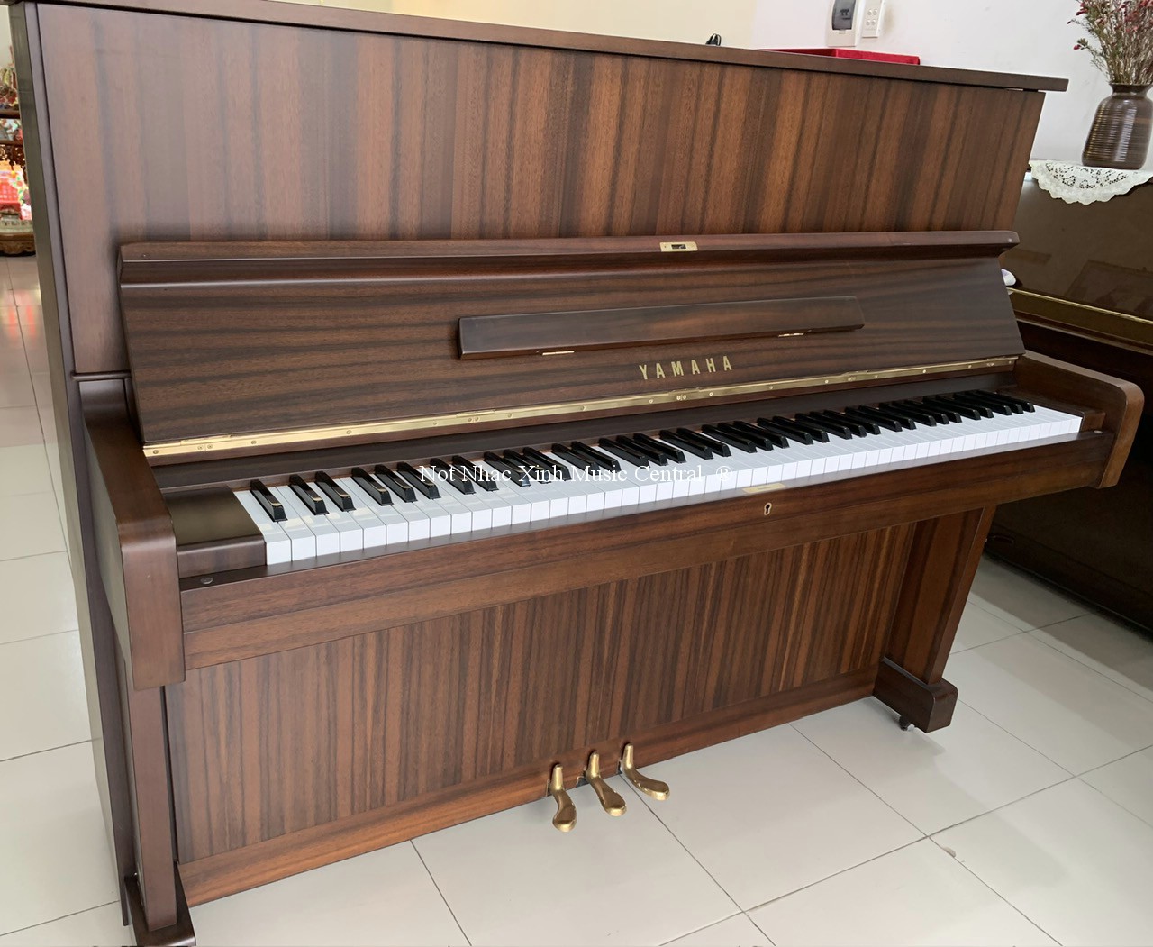 Đàn piano cơ Yamaha U1E (blur brown)