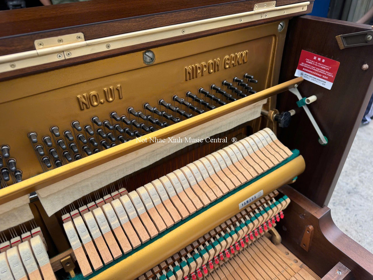 Đàn piano cơ Yamaha U1E (blur brown)