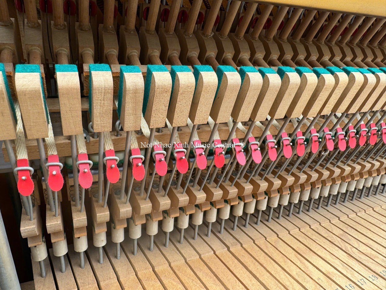 Đàn piano cơ Yamaha U1E (blur brown)